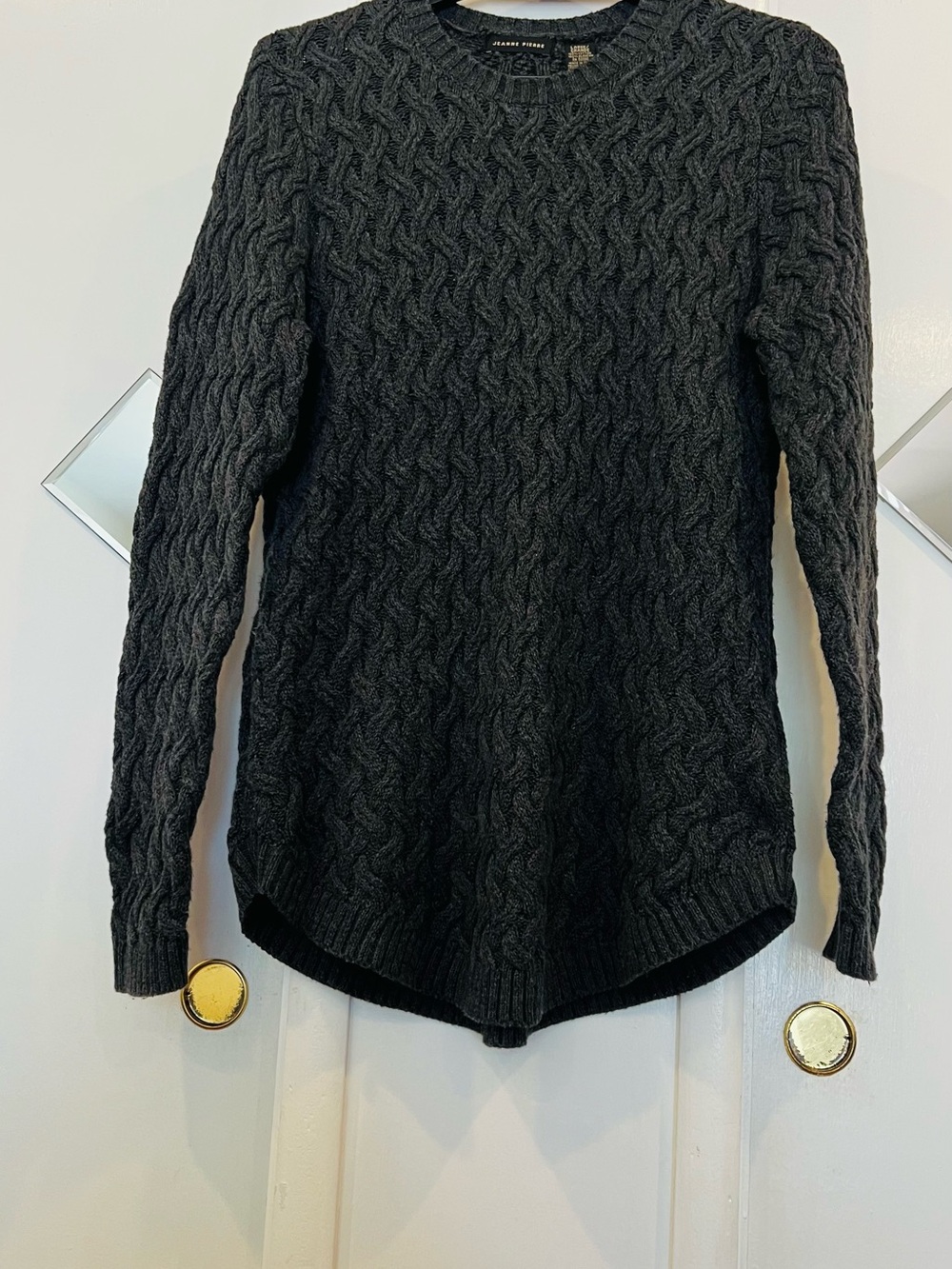 JEANNE PIERRE Charcoal Cable Knit Crewneck Sweater size L
100% cotton Gray